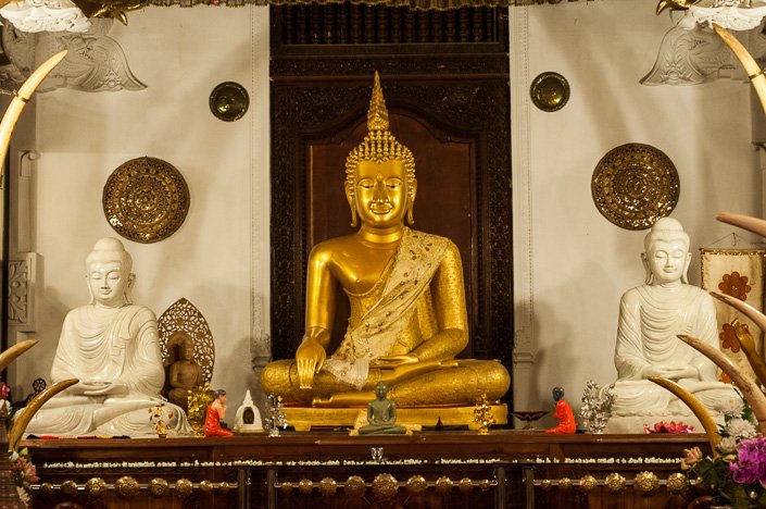 تمثال ذهبي لبوذا