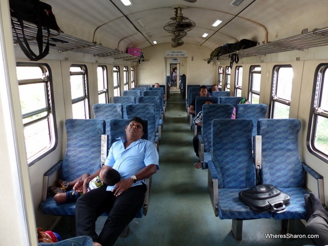 رحلة القطار من كولومبو إلى بولوناروا